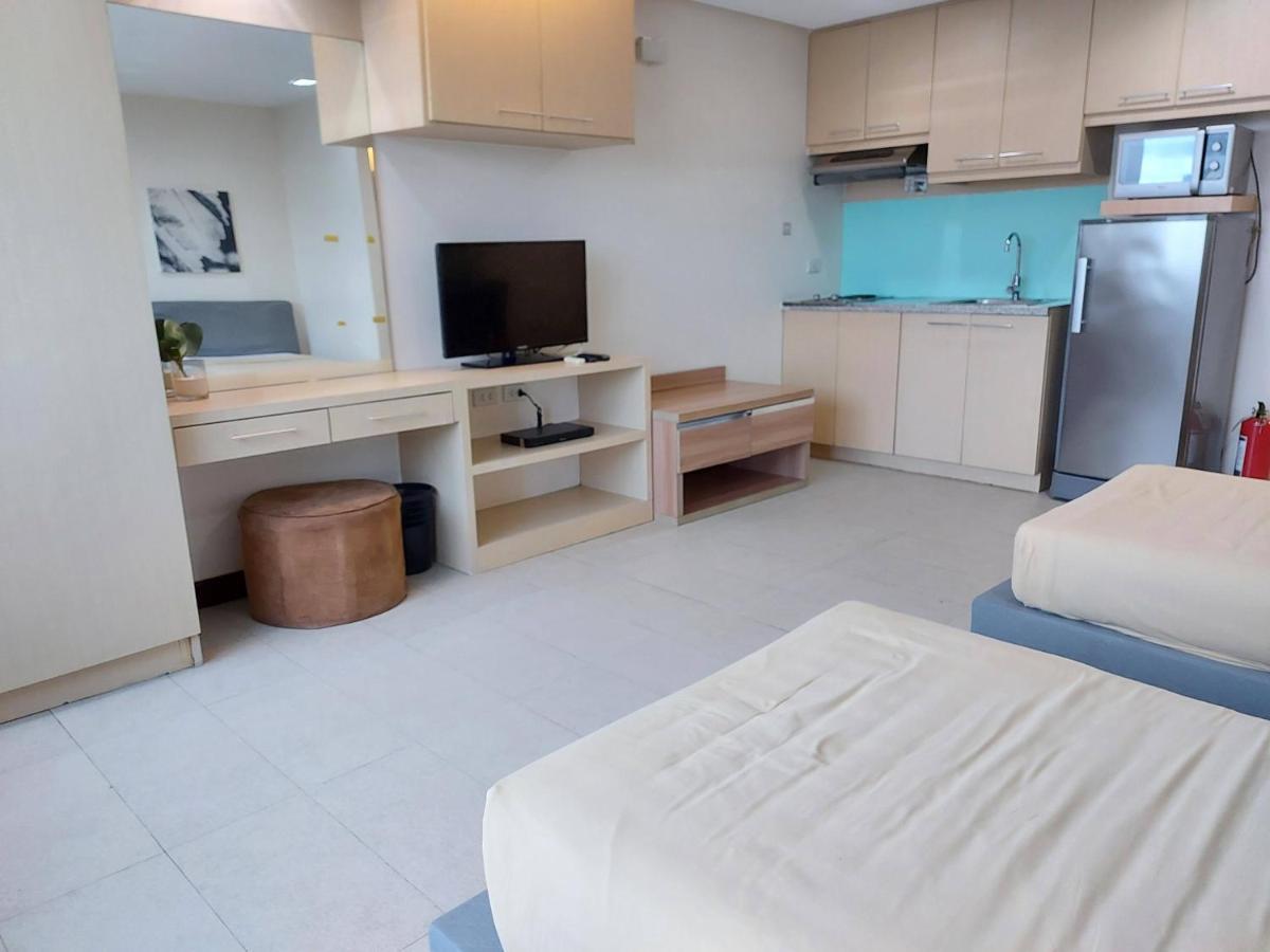 Posh Beds With City View And Pools Mandaluyong Exterior foto
